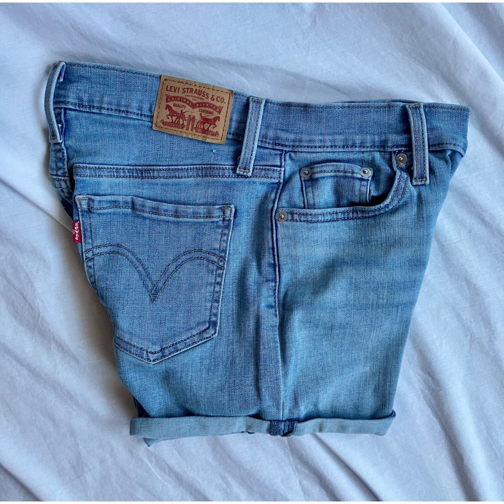Levi's Womens Mid Length Denim Shorts Size 26 Light Wash Cuffed Casual